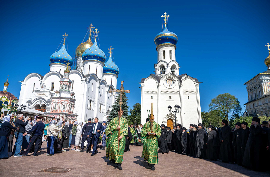 Святейший Патриарх Кирилл совершил малую вечерню с чтением акафиста преподобному Сергию Радонежскому в Троице-Сергиевой лавре