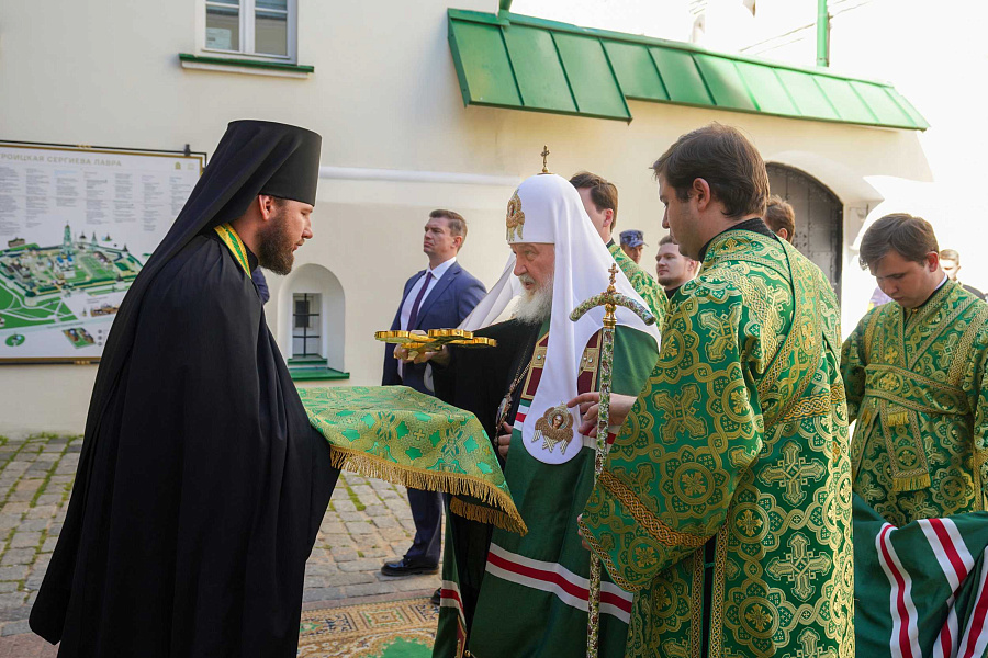 Святейший Патриарх Кирилл совершил малую вечерню с чтением акафиста преподобному Сергию Радонежскому в Троице-Сергиевой лавре