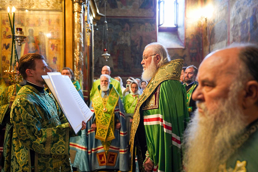 Святейший Патриарх Кирилл совершил малую вечерню с чтением акафиста преподобному Сергию Радонежскому в Троице-Сергиевой лавре