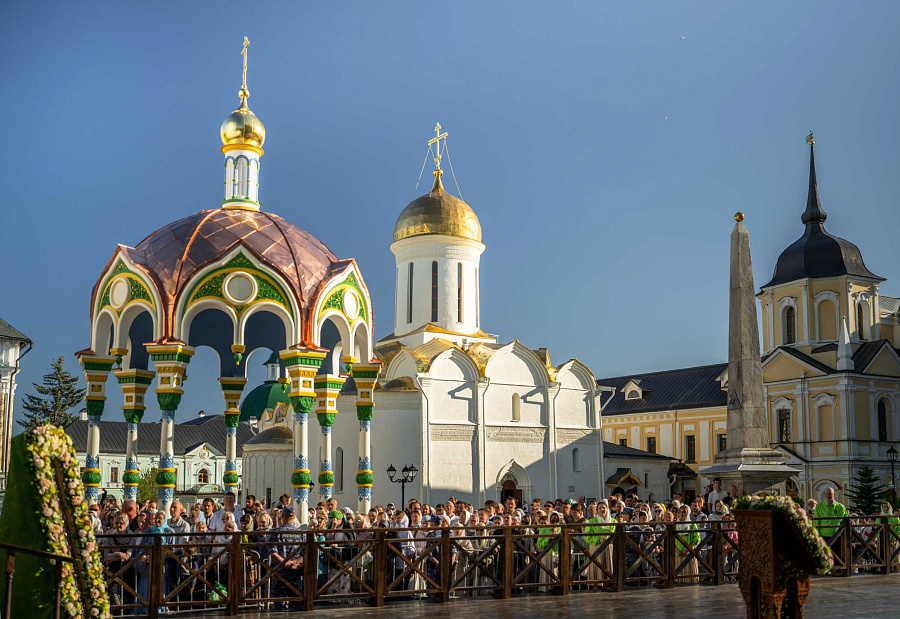В канун праздника обретения мощей преподобного Сергия Радонежского Святейший Патриарх Кирилл совершил всенощное бдение в Троице-Сергиевой лавре