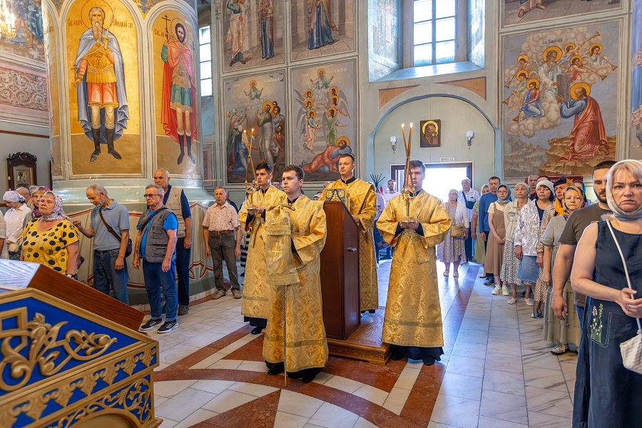 Архиерейское богослужение в Успенском кафедральном соборе города Коломны