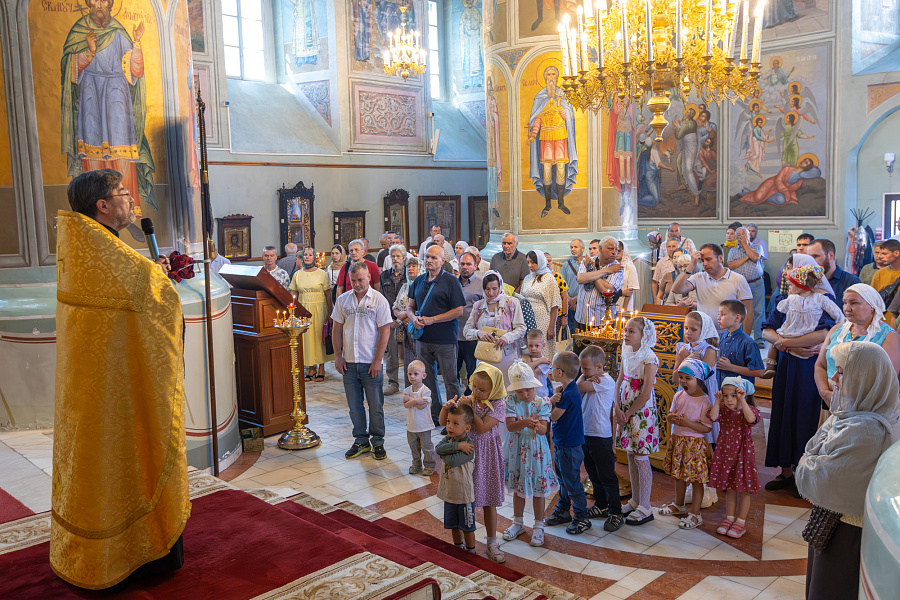 Архиерейское богослужение в Успенском кафедральном соборе города Коломны