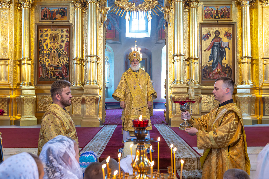 Архиерейское богослужение в Успенском кафедральном соборе города Коломны