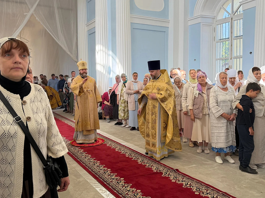 Архиерейское богослужение в Казанском храме Усадьбы Чернышёвых