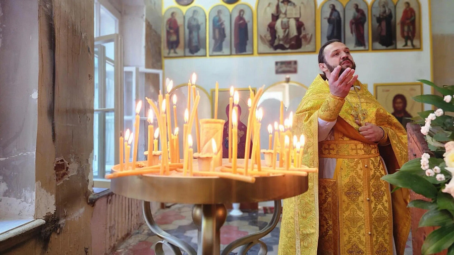В Троицком храме Зарайска впервые за 90 лет совершили Божественную литургию