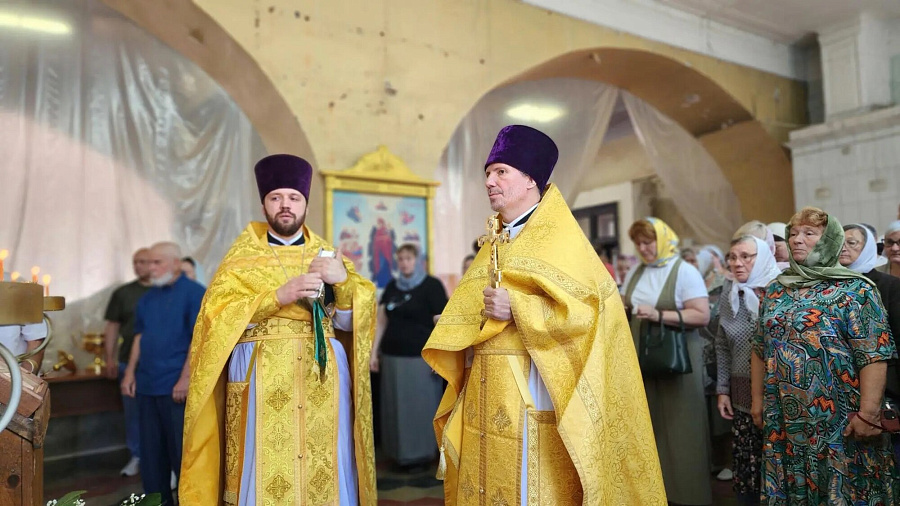 В Троицком храме Зарайска впервые за 90 лет совершили Божественную литургию