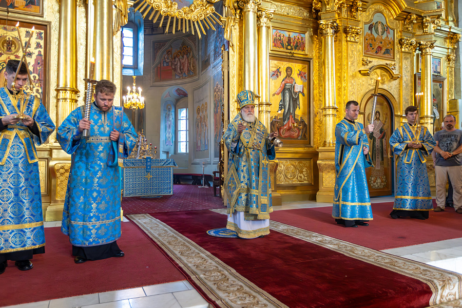 Всенощное бдение в Успенском кафедральном соборе города Коломны