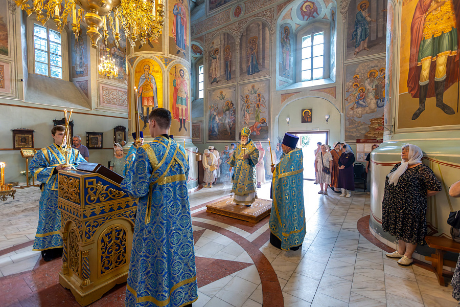 Всенощное бдение в Успенском кафедральном соборе города Коломны