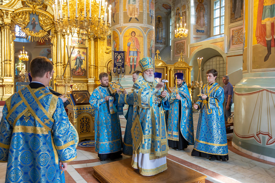Всенощное бдение в Успенском кафедральном соборе города Коломны