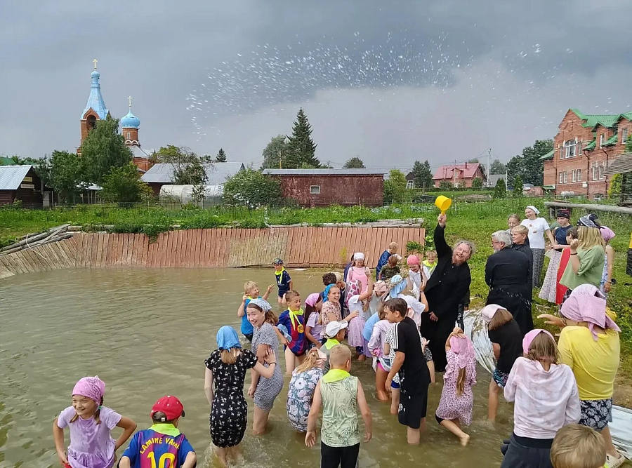 Театрализованное представление на тему «Крещение Руси»