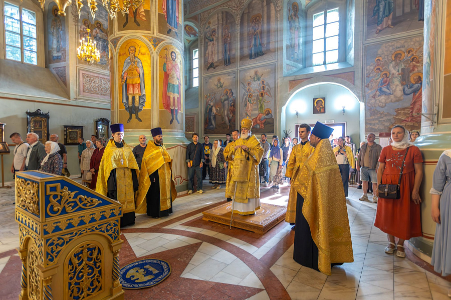 Всенощное бдение в Успенском кафедральном соборе города Коломны