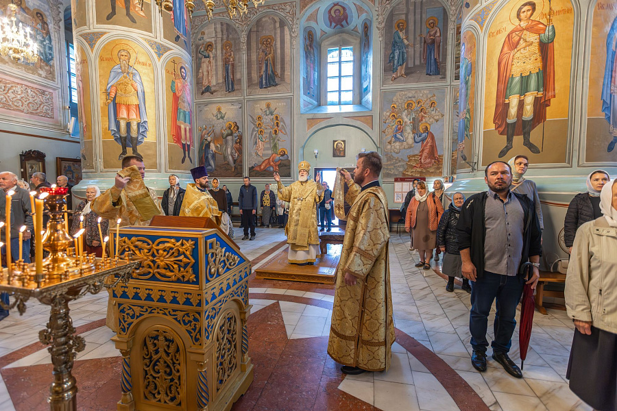 Архиерейское богослужение в Успенском кафедральном соборе города Коломны