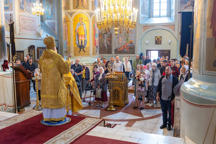 Архиерейское богослужение в Успенском кафедральном соборе города Коломны