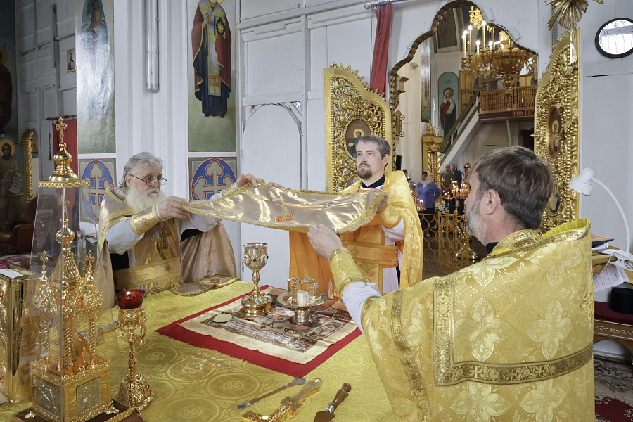 Поздравление священнической семьи Безручко с 50-летием брака