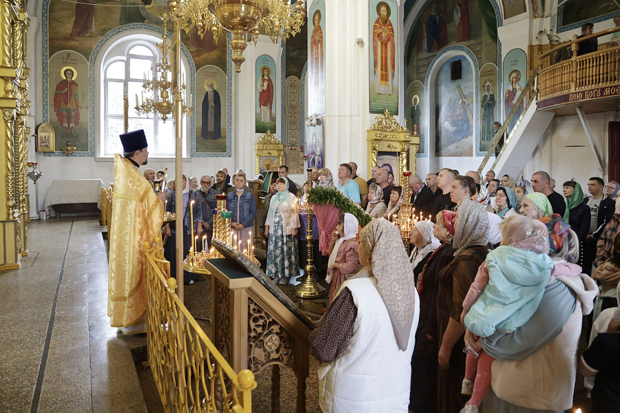 Поздравление священнической семьи Безручко с 50-летием брака