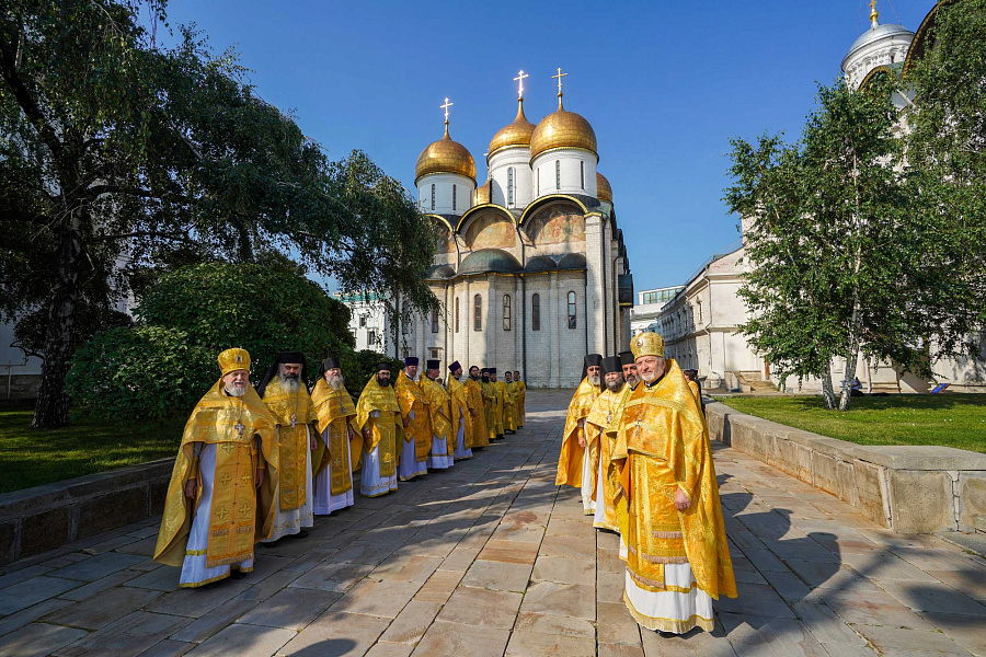 В праздник Крещения Руси Святейший Патриарх Кирилл совершил Литургию в Успенском соборе Московского Кремля