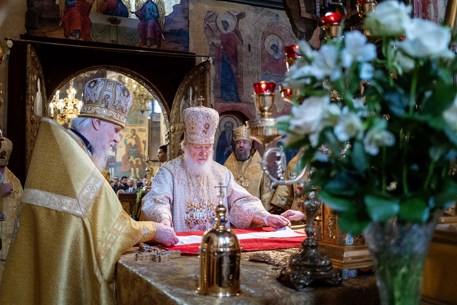 В праздник Крещения Руси Святейший Патриарх Кирилл совершил Литургию в Успенском соборе Московского Кремля