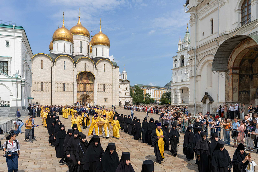 В День Крещения Руси Предстоятель Русской Церкви совершил торжественный молебен у памятника равноапостольному князю Владимиру на Боровицкой площади в Москве