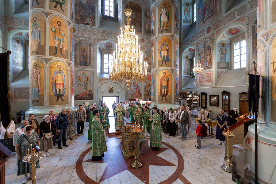 Архиерейское богослужение в Успенском кафедральном соборе города Коломны