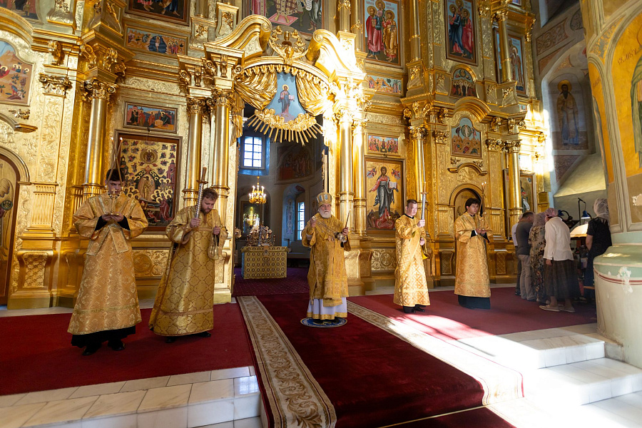Всенощное бдение в Успенском кафедральном соборе города Коломны