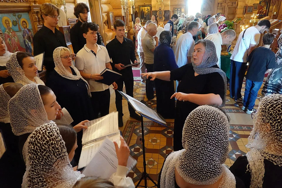 Архипастырский визит в Архиерейское Подворье храма в честь всех святых Соловецких с. Бушарино