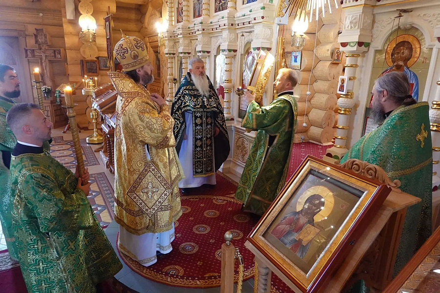Архипастырский визит в Архиерейское Подворье храма в честь всех святых Соловецких с. Бушарино