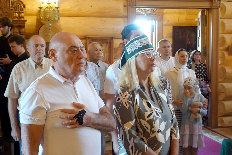 Архипастырский визит в Архиерейское Подворье храма в честь всех святых Соловецких с. Бушарино