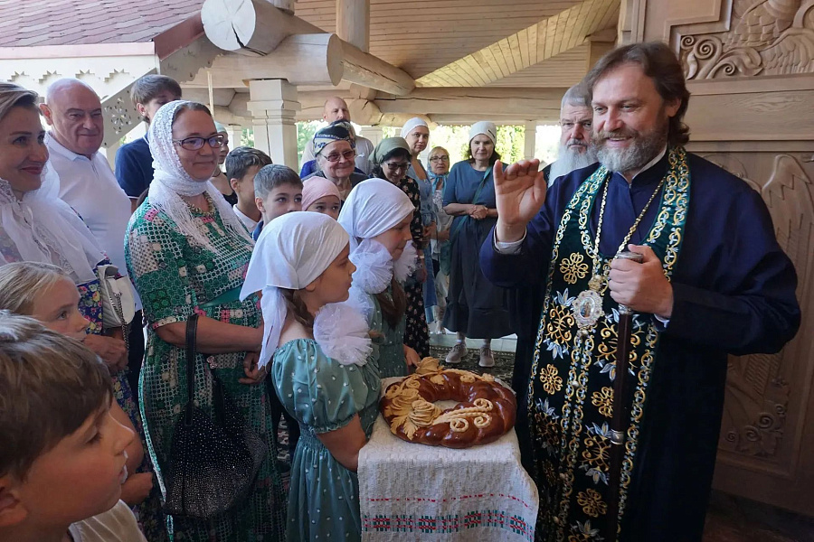 Архипастырский визит в Архиерейское Подворье храма в честь всех святых Соловецких с. Бушарино