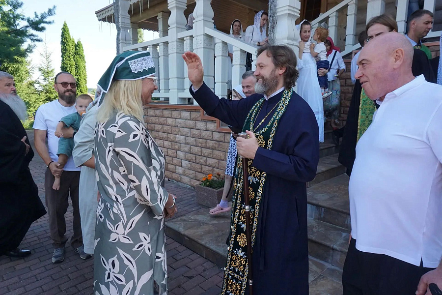 Архипастырский визит в Архиерейское Подворье храма в честь всех святых Соловецких с. Бушарино