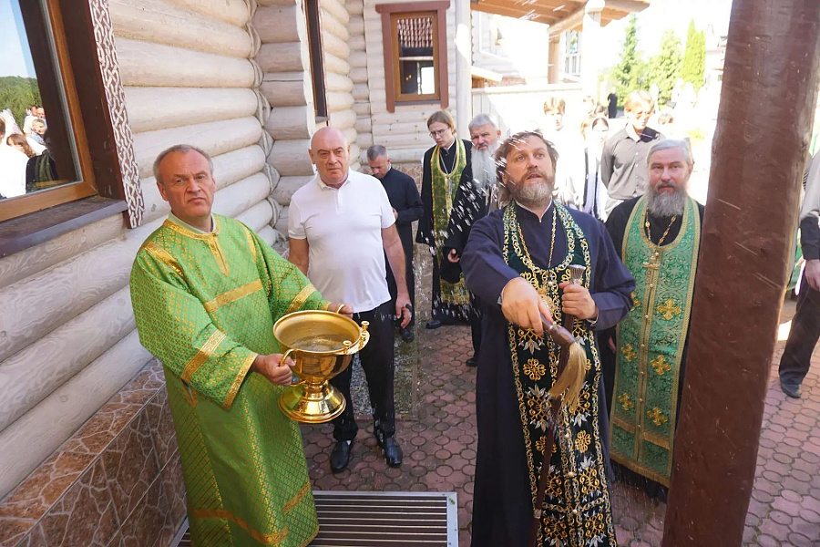 Архипастырский визит в Архиерейское Подворье храма в честь всех святых Соловецких с. Бушарино