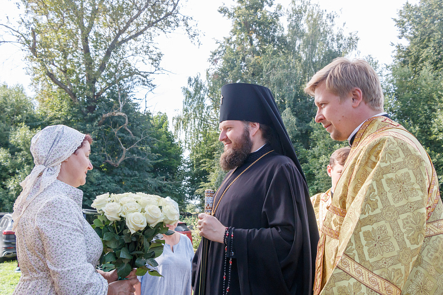 Архиерейское богослужение в Преображенском храме села Бортниково г.о. Ступино