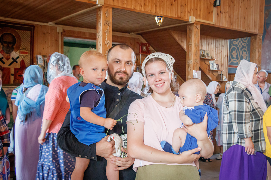 Архиерейское богослужение в Преображенском храме села Бортниково г.о. Ступино