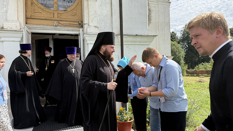 Архиерейское богослужение в Преображенском храме села Бортниково г.о. Ступино