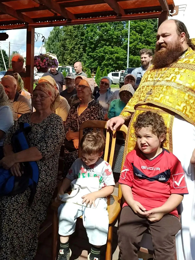 Гости на Богородицерождественском приходе д. Радушино  