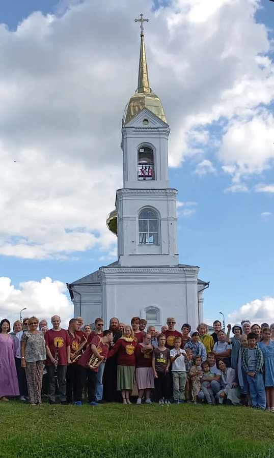 Гости на Богородицерождественском приходе д. Радушино  