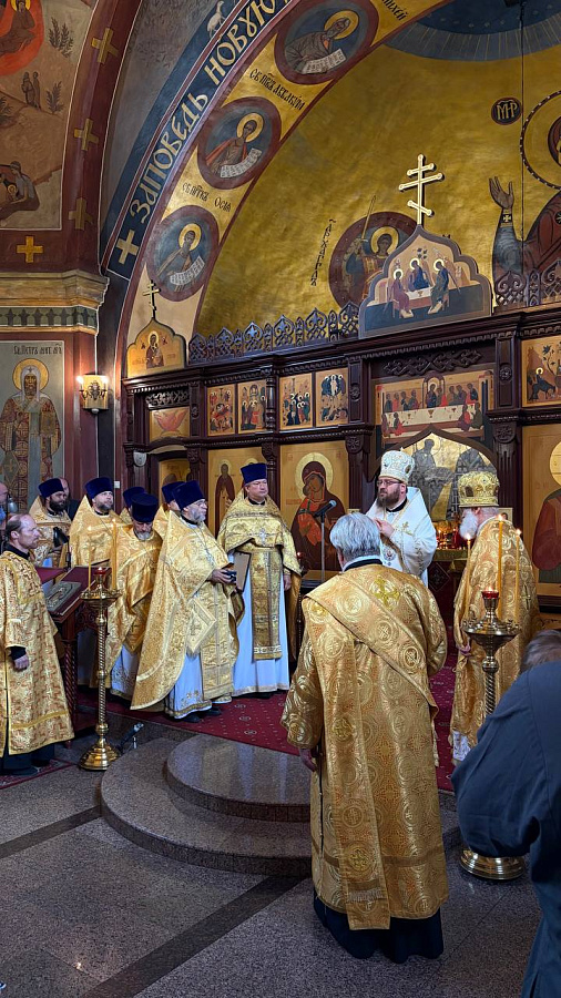 Архиерейское богослужение в Успенском храме Красногорска