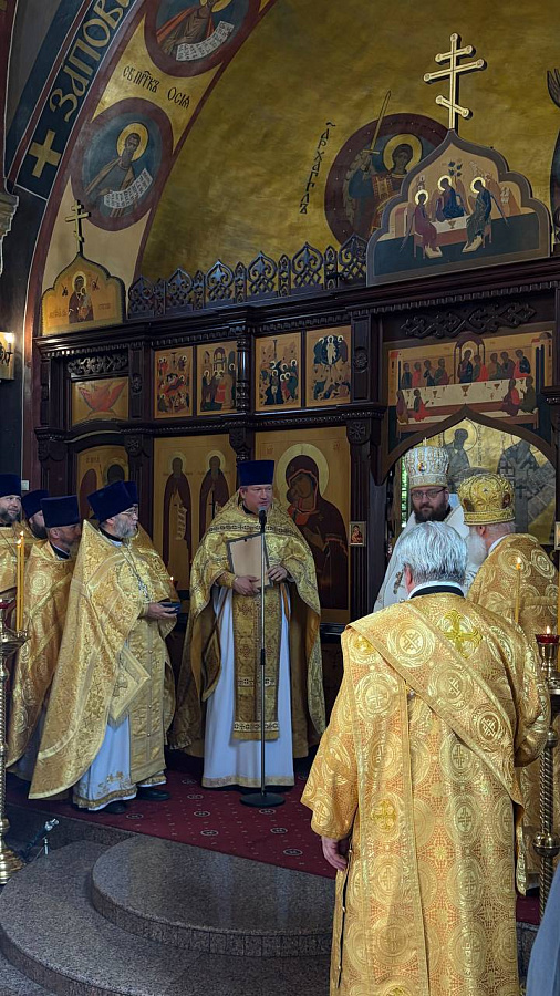Архиерейское богослужение в Успенском храме Красногорска