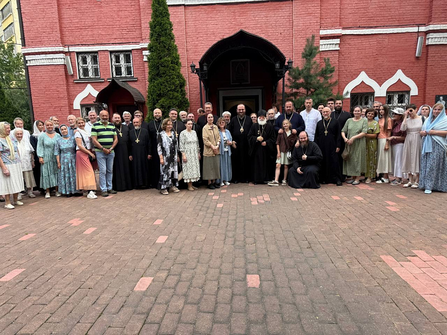 Архиерейское богослужение в Успенском храме Красногорска