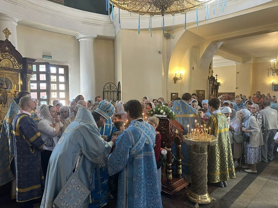 Владыка Фома возглавил богослужение в день престольного праздника в Архиерейском подворье Гребневской иконы Божией Матери