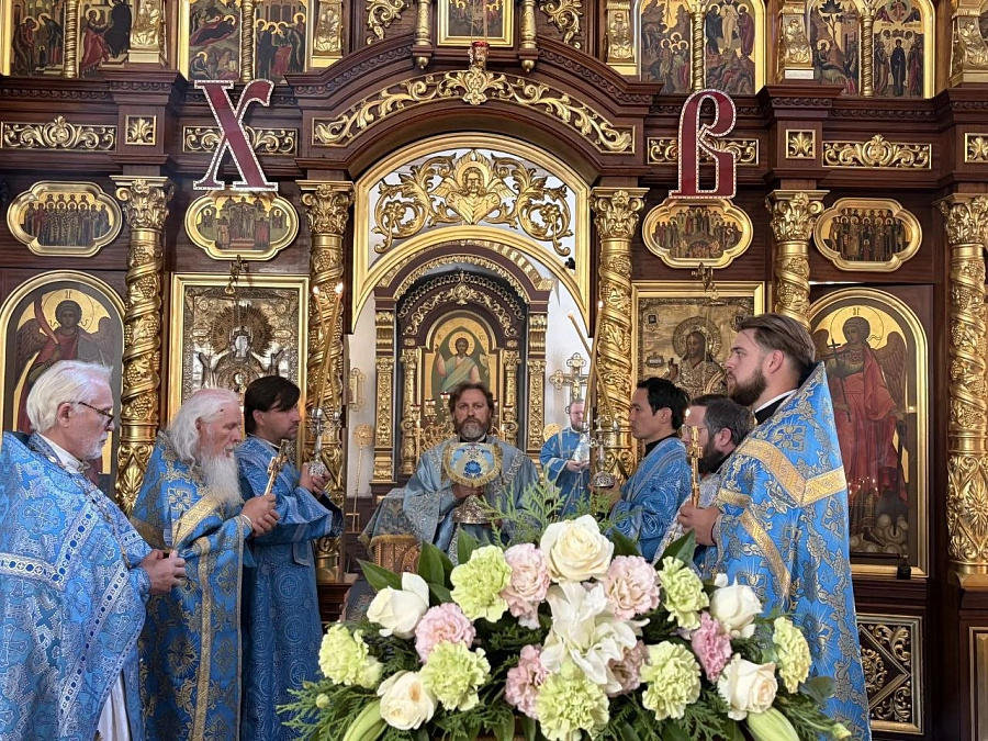 Владыка Фома возглавил богослужение в день престольного праздника в Архиерейском подворье Гребневской иконы Божией Матери