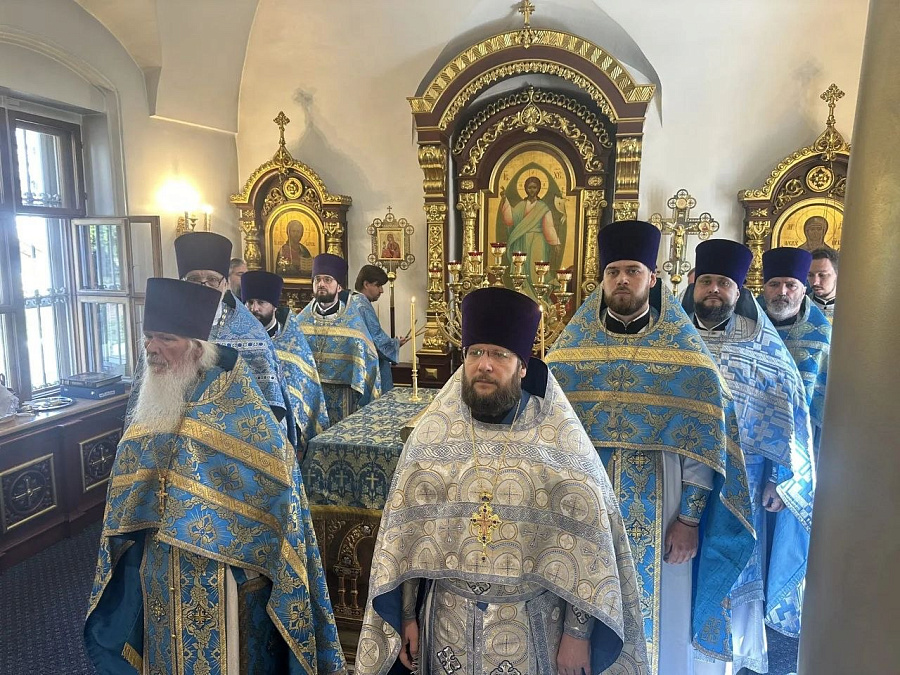Владыка Фома возглавил богослужение в день престольного праздника в Архиерейском подворье Гребневской иконы Божией Матери