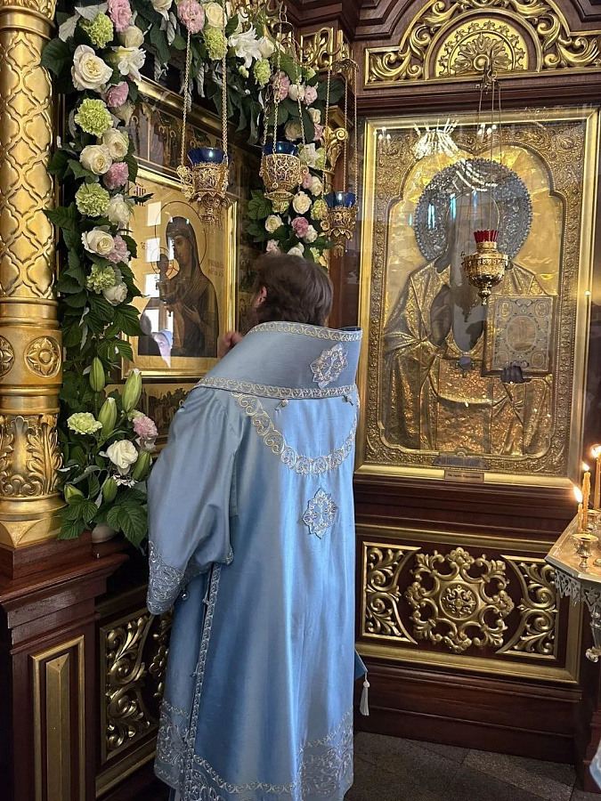 Владыка Фома возглавил богослужение в день престольного праздника в Архиерейском подворье Гребневской иконы Божией Матери