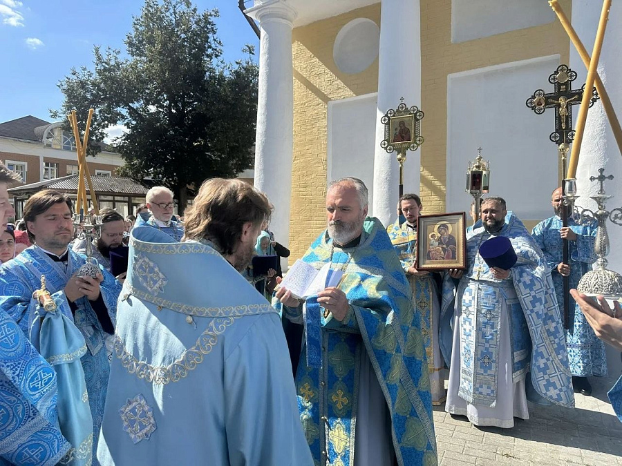 Владыка Фома возглавил богослужение в день престольного праздника в Архиерейском подворье Гребневской иконы Божией Матери
