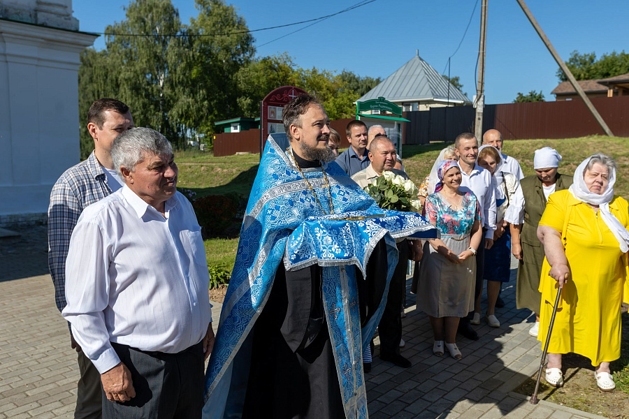 Митрополит Крутицкий и Коломенский Павел посетил приходы Озёрского благочиния