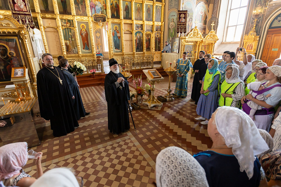 Митрополит Крутицкий и Коломенский Павел посетил приходы Озёрского благочиния