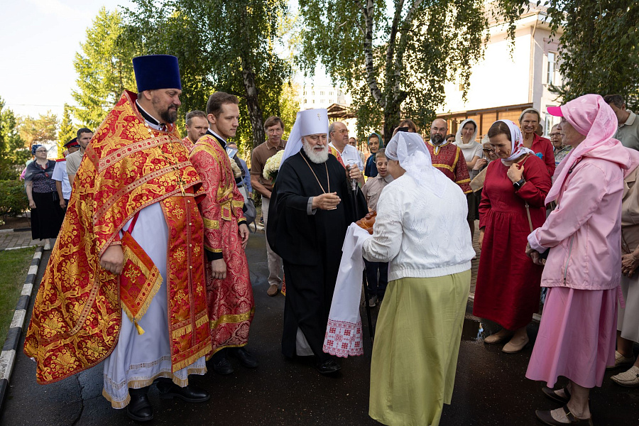 Архиерейское богослужение в Спасо-Преображенском храме города Жуковский