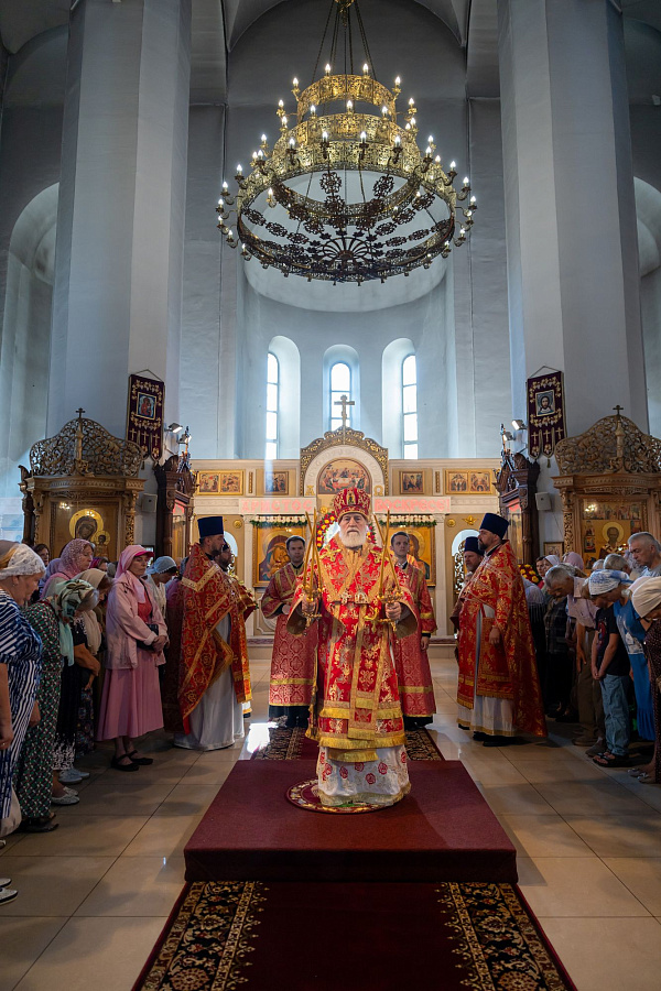 Архиерейское богослужение в Спасо-Преображенском храме города Жуковский