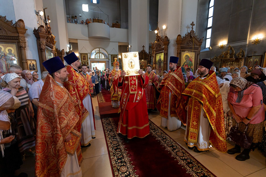 Архиерейское богослужение в Спасо-Преображенском храме города Жуковский