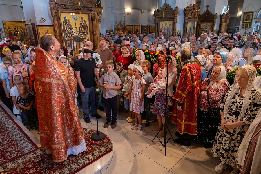 Архиерейское богослужение в Спасо-Преображенском храме города Жуковский