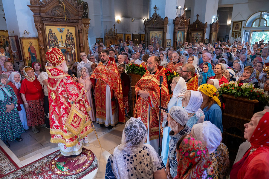 Архиерейское богослужение в Спасо-Преображенском храме города Жуковский